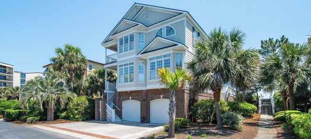 Oceanfront Home with pool access located in Charlestowne Grant community in Litchfield By the Sea. in Pawleys Island