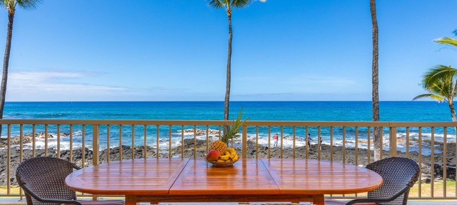 Oceanfront! Largest - and only - 2 bedroom that Sleeps 5 in beds! D18 in Kailua-Kona