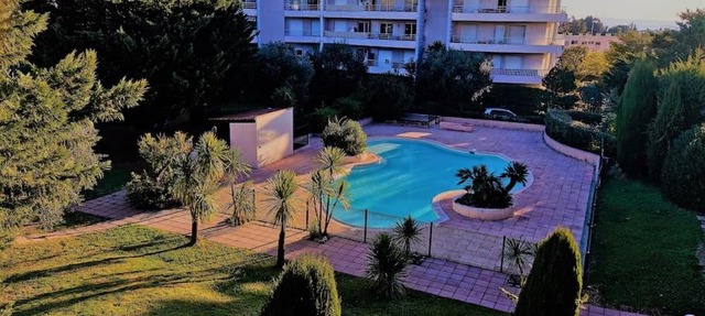 PARC DES ROSES SUPERBE APPARTEMENT AVEC PISCINE in Saint-Laurent-du-Var