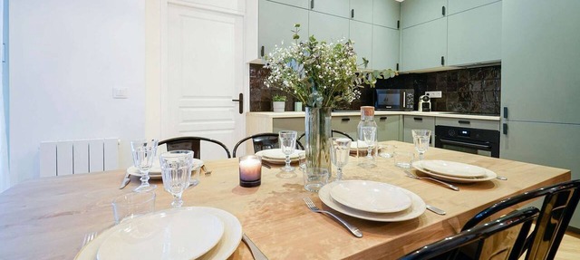 Parisuites 6 people accomodation Central Grands Boulevards Design Folies Bergères in Paris
