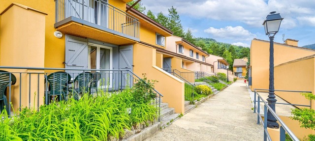 Peaceful alpine triplex escape in GUILLAUMES