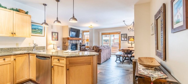 Penthouse Condo with Rooftop Deck & Village Views, Short Walk to Base/Gondola in Keystone