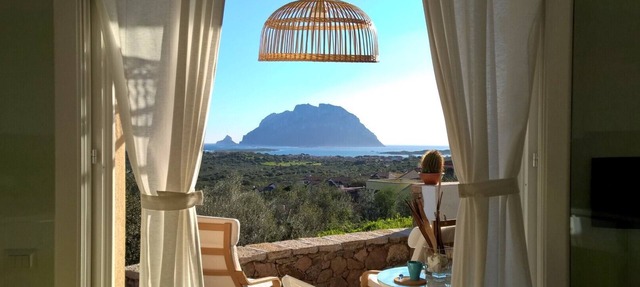 "Pietre" House - SURROUNDED BY GREEN AND BREATHTAKING PANORAMA in Porto San Paolo