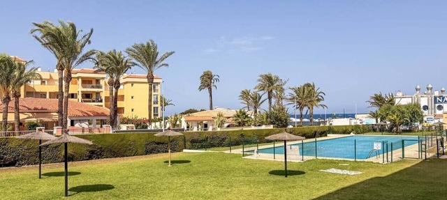 Pink Las Olas Apartment in Punta Prima