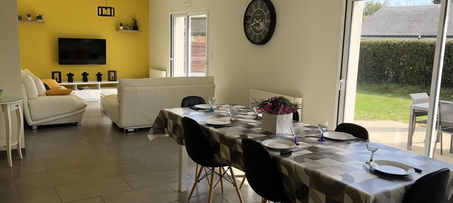 Pretty house with enclosed garden close to amenities in ERDEVEN. in Erdeven