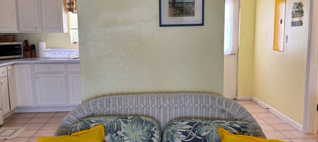 Private 2-b beachfront cottage w/hammocks, screened-in veranda, sunsets & more! in West End