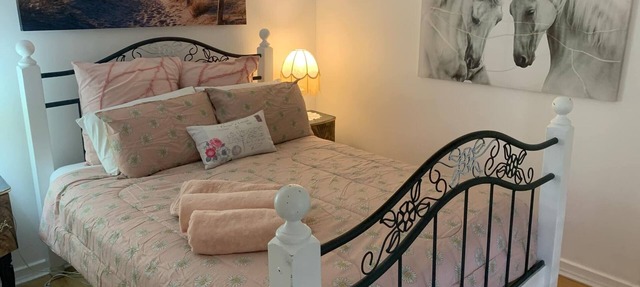 Private Central Guesthouse in Dudley Park