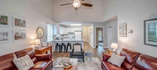 Private Hot Tub! A+ Location, Super Clean! Only 1 mile to downtown Helen. in Helen