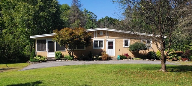 Private Mountain Side Bungalow in Queensbury