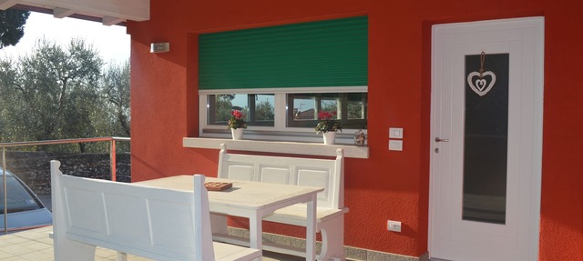 Quiet holidays, in an area surrounded by greenery, 100 mt from the center in Malcesine