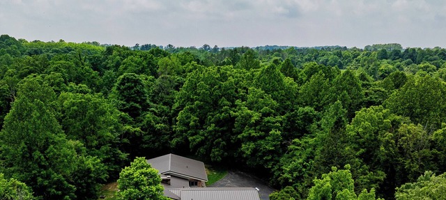 Quiet nature 5-bedroom retreat located by Davey Woods State Preserve in Saint Paris