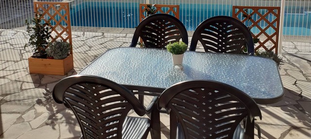Quiet semi-detached house with swimming pool in Grasse
