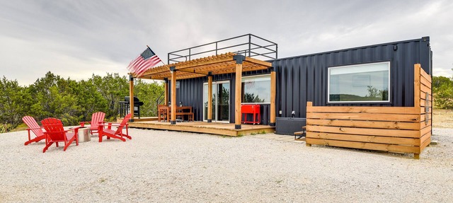Remote Strawn Container Home w/Hot Tub! in Strawn