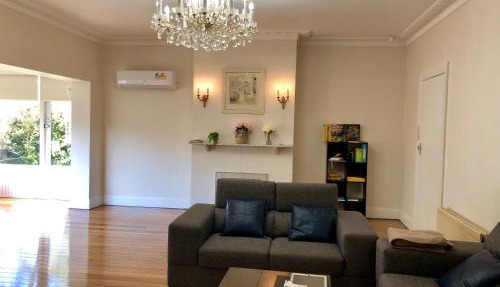 Riverbank villa in Devonport