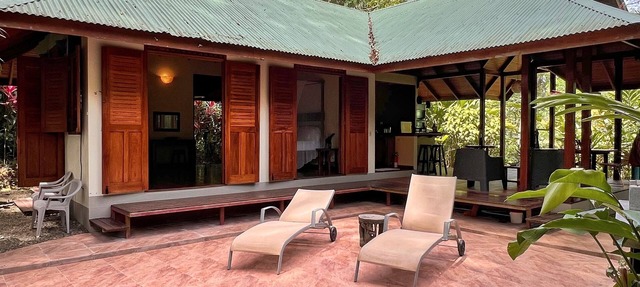 Romantic getaway with plunge pool in jungle garden in Puerto Viejo de Talamanca
