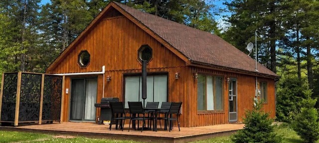 Rustic Cottage in Falls Lake With Hot Tub - Partridge Perch in Vaughan