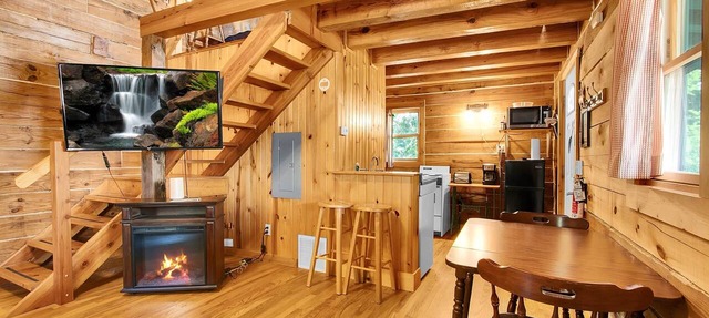 Rustic River Cabin 10 in Savanna