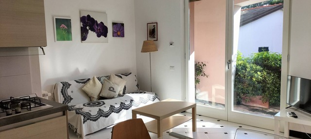 Serena's Beach Side Apt with Parking and A/C in Monterosso al Mare