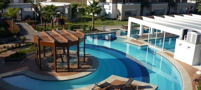 Side, 3-room apartment with pool area (in&out) & balcony, long stays welcome in Side