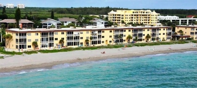 Siesta Key - Beachfront Condo - 2 BR – Free Boat Docks - Upscale - Renovated in Siesta Key