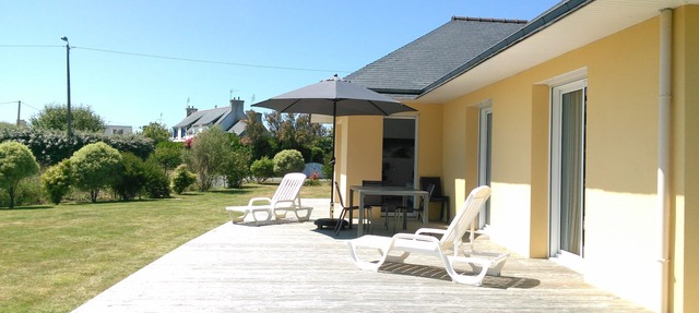Single storey house, enclosed land 400 m from the beach of pors-Carn in Penmarch