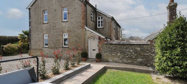 SKYLARKS, pet friendly, character holiday cottage in Looe in Looe