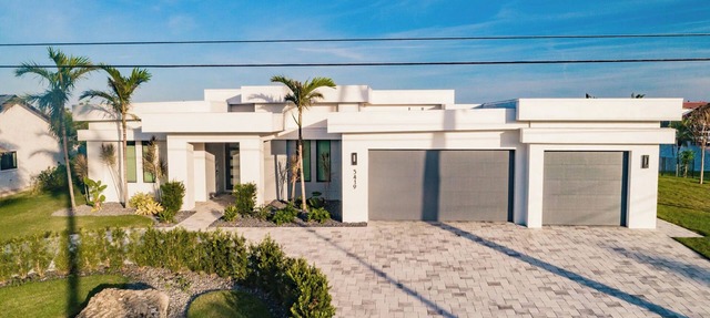 Skyline Paradise Charming 5-bedroom house with WiFi and AC in lovely Cape Coral in Cape Coral