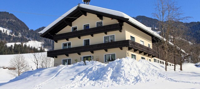 Spacious accommodation, 1.2 km to the ski lift in Itter