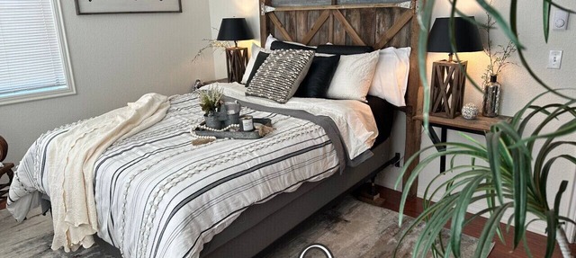 Spacious! Breakfast, Comfy, Location! in Lynden