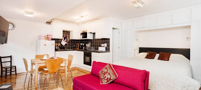 Spacious Henley On Thames Studio Apt Close To Oxford, London, Windsor & Reading in Henley-on-Thames