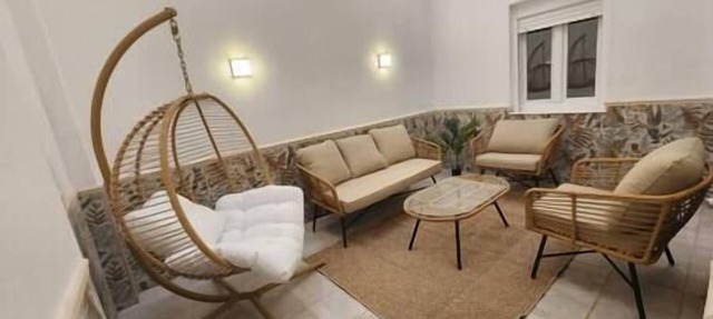 Spacious, modern apartment located just outside the historic center. in Málaga