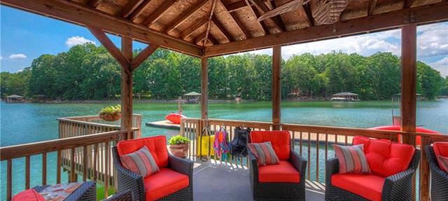 Spacious waterfront home with pool in a quiet cove. Perfect for large families! in Troutman