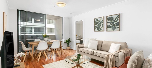 St Leonards - ATCH2 - Atchison Street - Stylish Apartment with Home Office, Walk to St Leonards Crows Nest in St Leonards