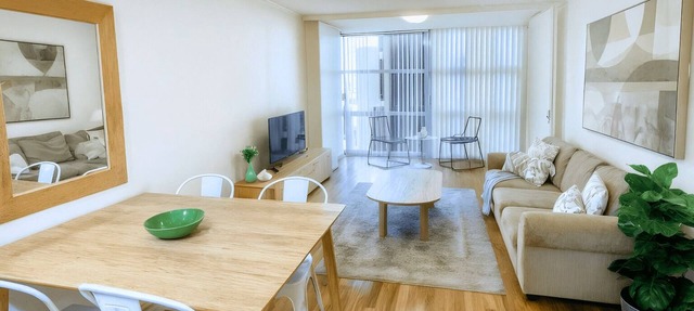 St Leonards - ATCH9 - Atchison Street - Relaxed Central Apartment with Study, Gym Secure Parking in St Leonards