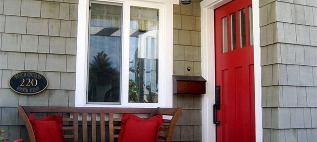 Steps to the sand! Luxury Ocean View home on walk-street! in Manhattan Beach