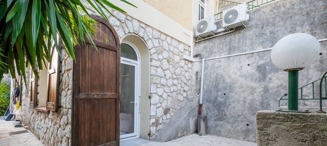 Studio Apartment 'Rubis' with Private Terrace, Wi-Fi and Air Conditioning in Nice