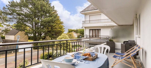 Studio avec balcon, à 200m de la plage, proche commerces et restos, parking privé, lit bébé inclus in Mesquer