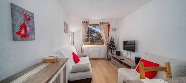 Studio in Allos with Stunning Mountain Views in Allos