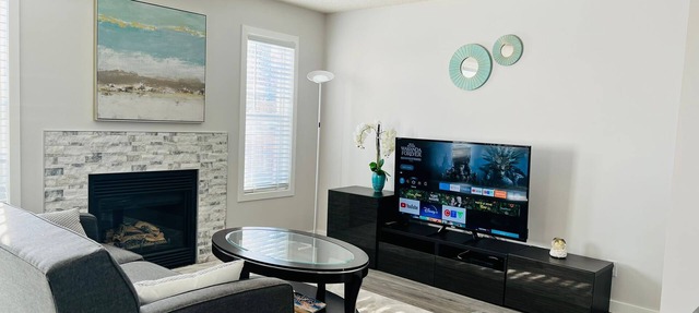 Stunning 3 bedrooms house with AC near Spruce Meadows. in Calgary