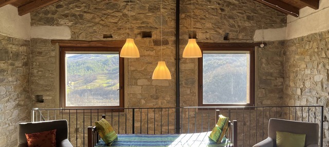 Stunning Barn Conversion With Shared Pool, Mountain and River Views in Toano