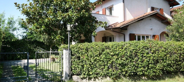 Stunning private villa for 8 guests with WIFI, TV and terrace in Forte Dei Marmi