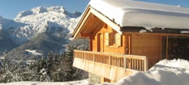 Sublime 3-star Savoyard chalet "Le grenier de Chalmont" in Manigod