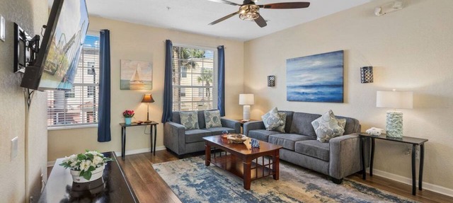 Sublime 3BR Townhome: Pool & Free Parking near WDW in Orlando