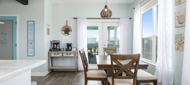 Sunrise Paradise 3 Bedroom Home by RedAwning in Port Bolivar