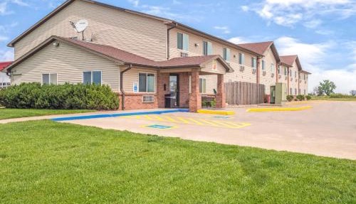 Super 8 by Wyndham Nebraska City in Percival