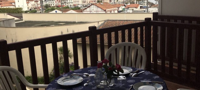 T2 Apartment with Harbor View in Ciboure