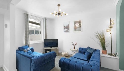 The Charming 3 Bedroom House at Blakes Cottages in Reading