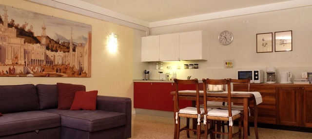 the Levantine - apartment with private courtyard and overlooking canal in Venezia