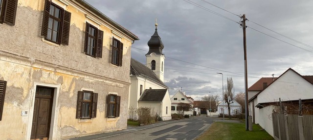 The old elementary school, living in the museum, vacation apartment with its own garden in Eberau