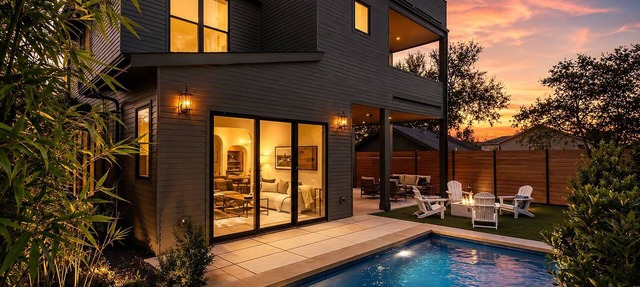 The Vic on 10th Skyline Views Heated Pool 2025 Build Firepit in Austin